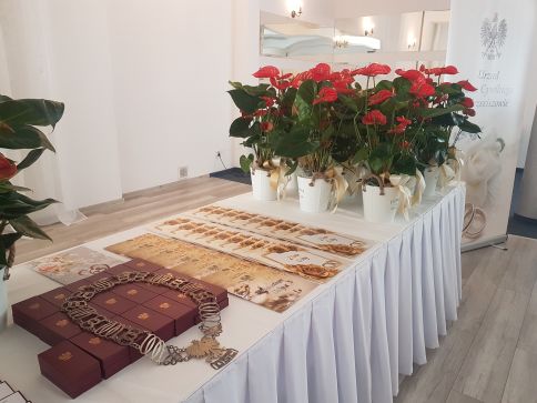 Medale, Listy Gratulacyjne, kwiaty dla Jubilatów