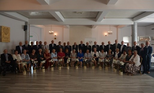 Zdjęcie do Prezydent RP Karol Nawrocki nagrodził pary małżeńskie