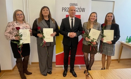 Zdjęcie do Uroczyste wręczenie akt&oacute;w nadania stopnia nauczyciela mianowanego