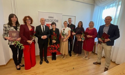 Zdjęcie do &bdquo;Dobra edukacja zaczyna się od ludzi&rdquo;. Nagrody W&oacute;jta Gminy Przecisz&oacute;w wręczone 