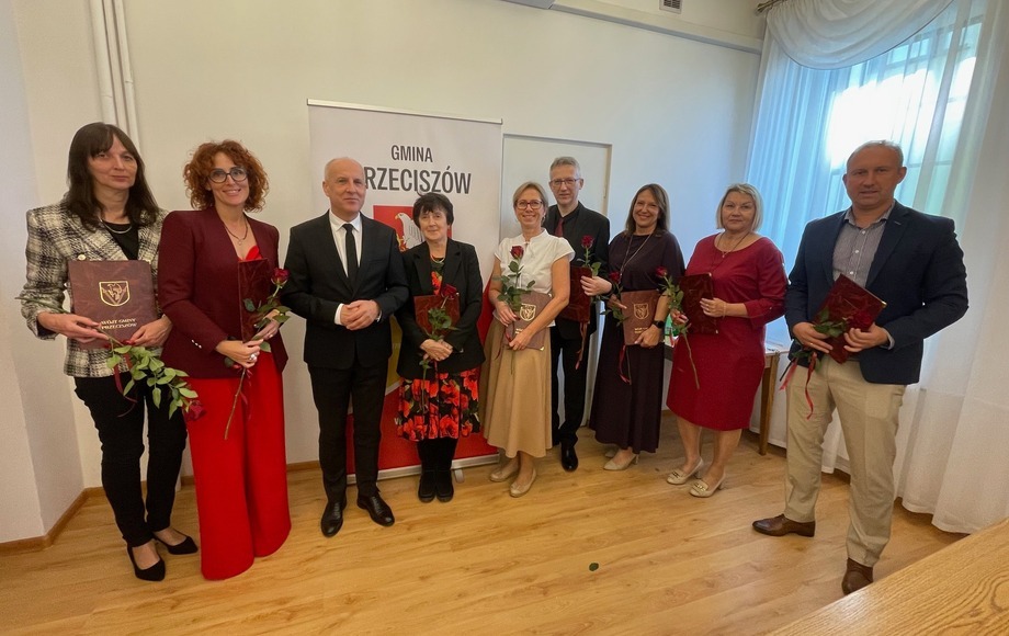 Wójt Gminy Przeciszów wręczył nagrody dla pracowników edukacji